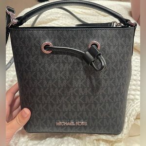 MK Bucketbag